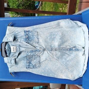 Mudd bandana print button up sleeveless blouse